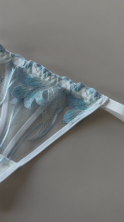 Stringi z regulacją Frosted Sky