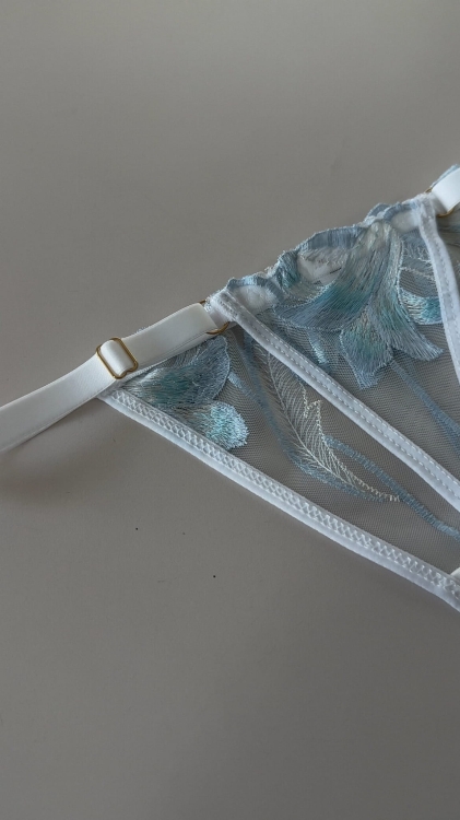 Stringi z regulacją Frosted Sky