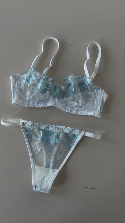 Stringi z regulacją Frosted Sky