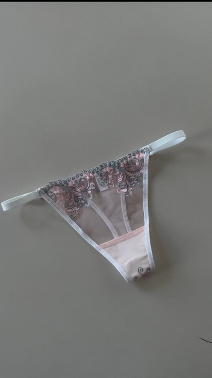 Stringi z regulacją Rose Shadow