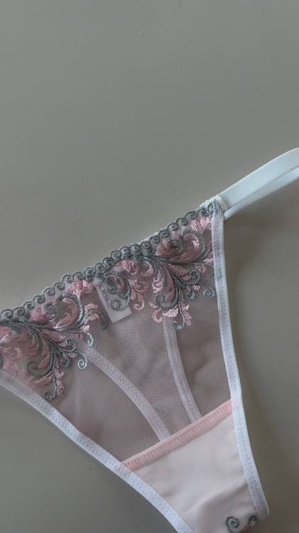 Stringi z regulacją Rose Shadow