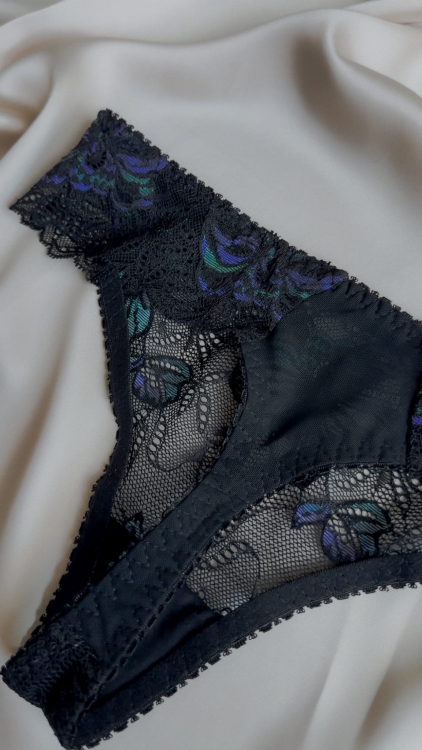 Stringi koronkowe Luna